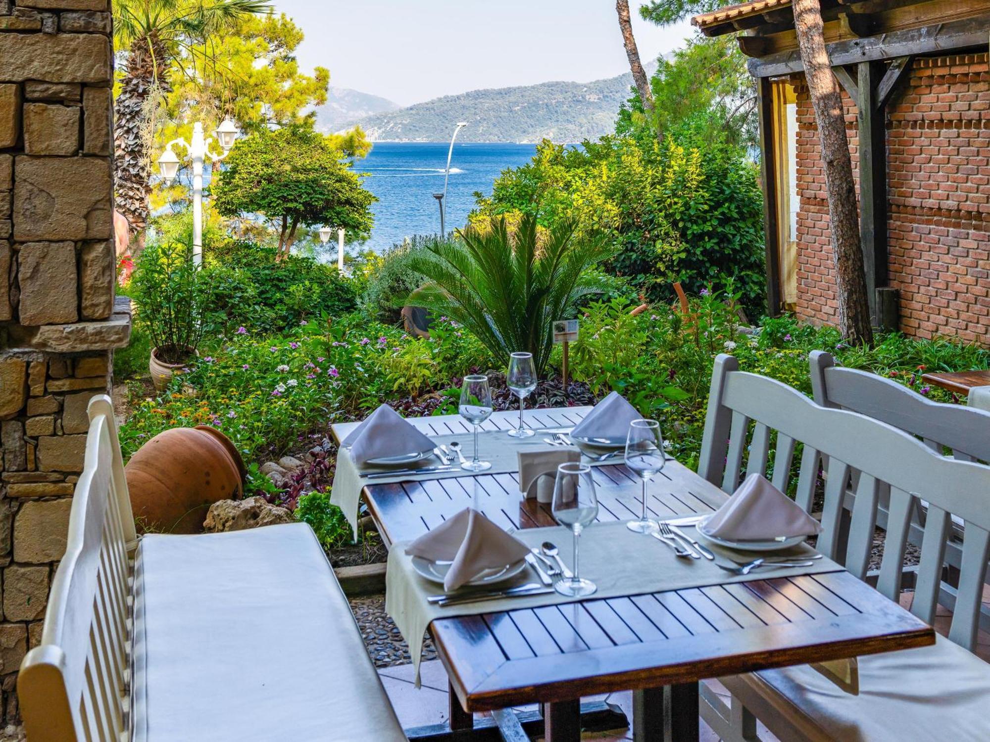 Labranda Mares Marmaris Hotel Exteriör bild A restaurant in Bodrum