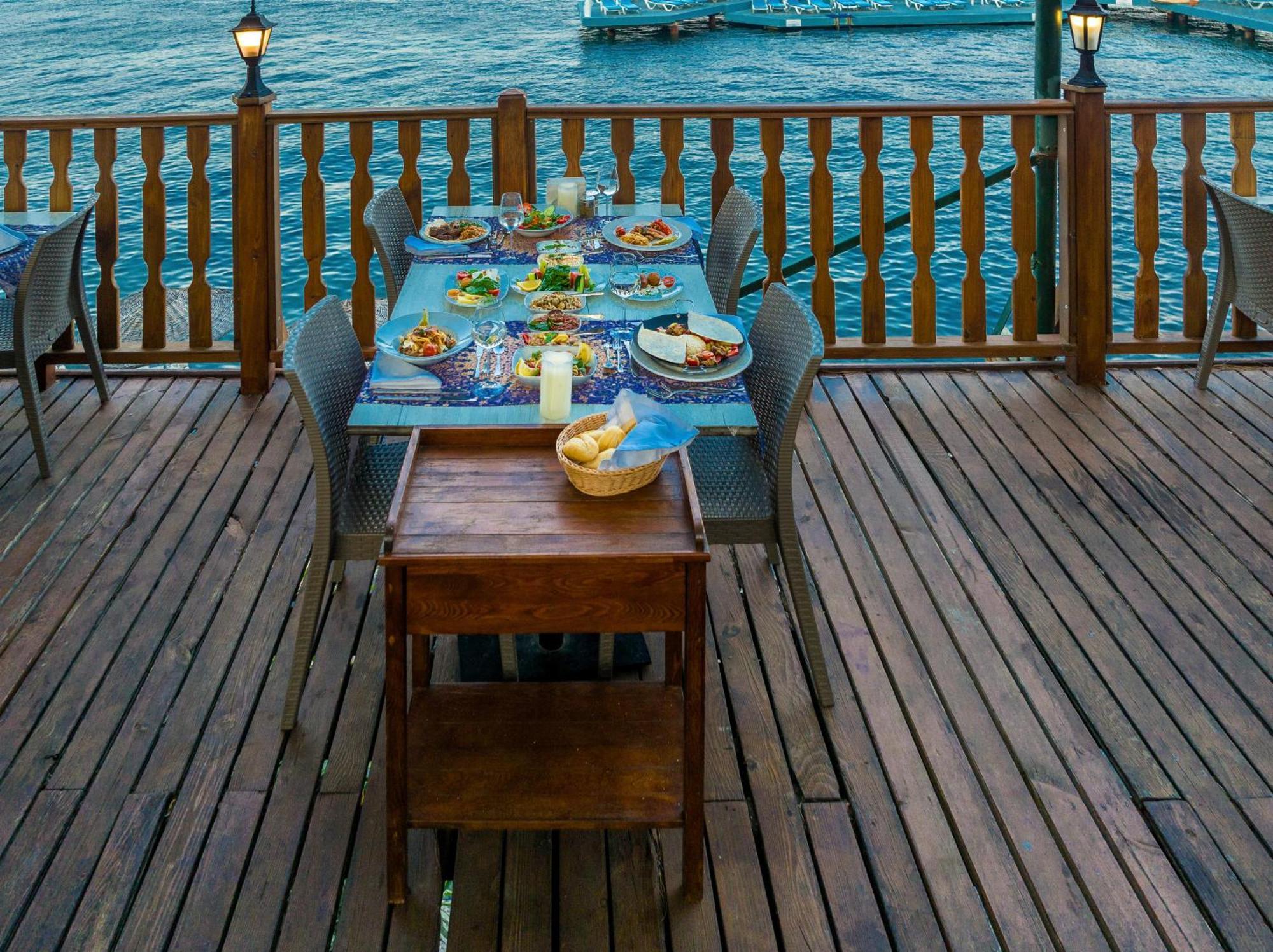 Labranda Mares Marmaris Hotel Exteriör bild The Deck