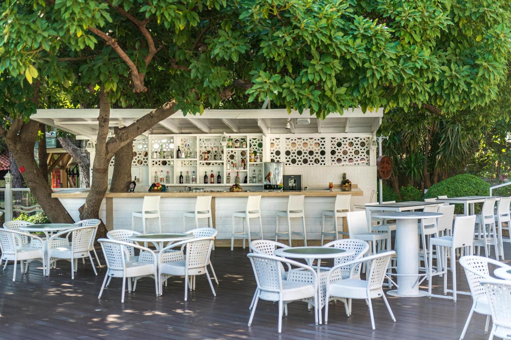 Labranda Mares Marmaris Hotel Exteriör bild The bar at the Athens Conservatory