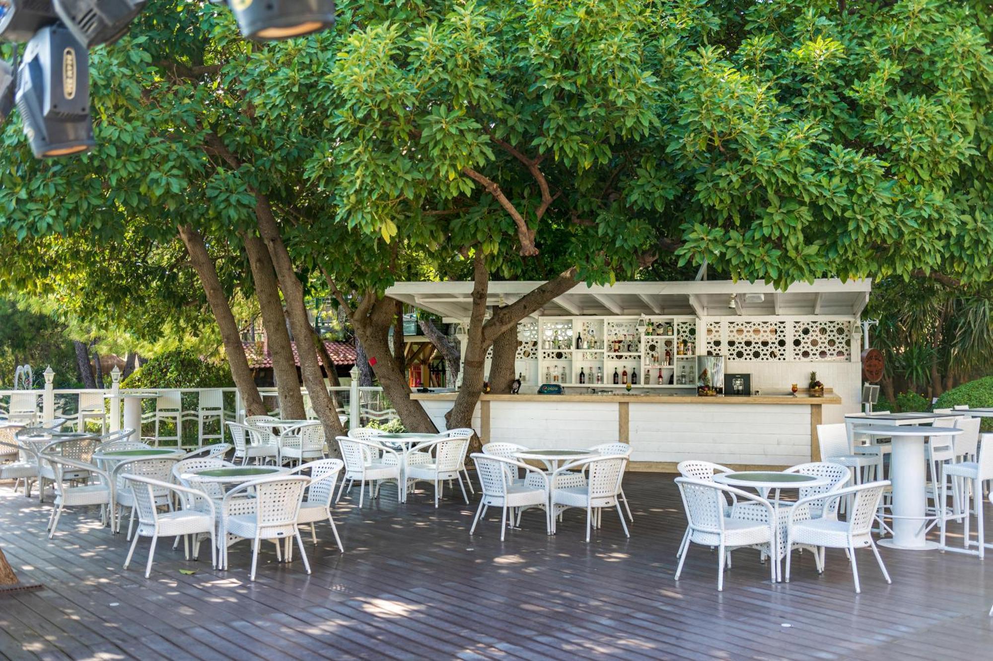Labranda Mares Marmaris Hotel Exteriör bild The bar at the top of the observation tower