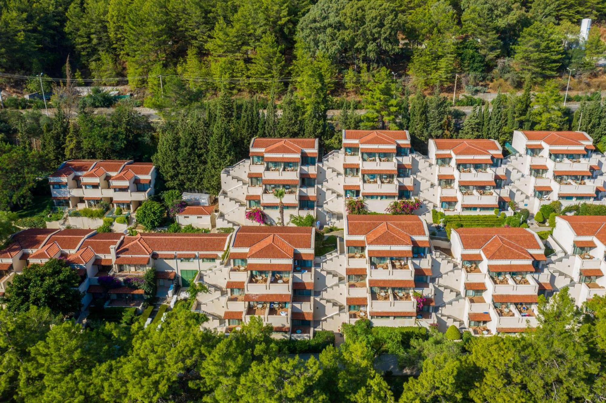 Labranda Mares Marmaris Hotel Exteriör bild Residential complex in the village